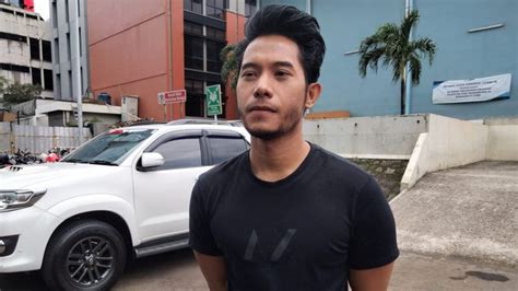 Small d*ck vibe banget lo berani manipulatif, verbally abuse her, dan bahkan lo pukulin sampe lebam benjol dan luka2? Profil Joshua March, Lelaki yang Dikaitkan dengan Video ...