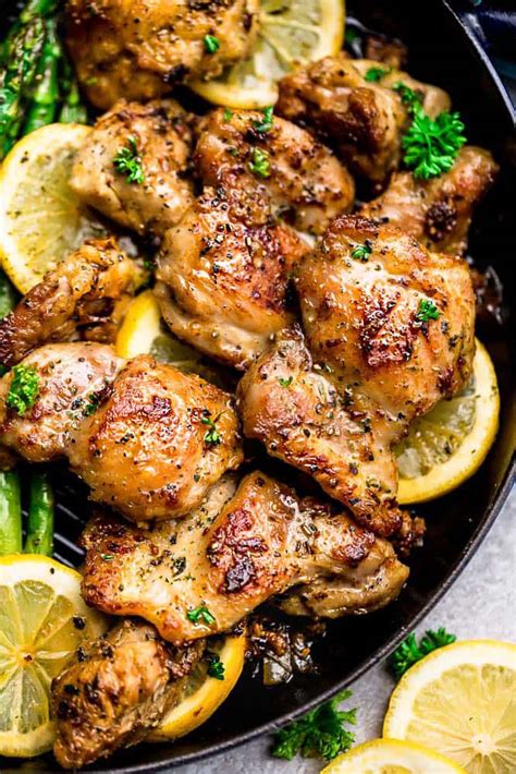 Pour the chicken broth and 3 tablespoons of melted butter over top. Instant Pot Lemon Garlic Chicken - Yummiesta