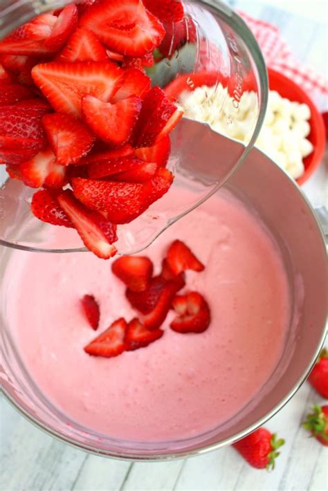 Unlike other ww fluffs this particular recipe does not use yogurt! Strawberry Cheesecake Fluff Salad - Delightful E Made