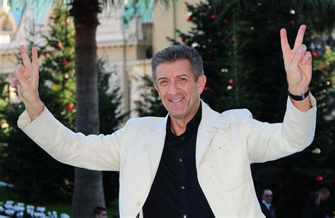 Ezio greggio nasce a cossato il 7 aprile del '54 da padre il suo esordio al cinema avviene nell'80 grazie al film sbamm! Domenica In registrato? Greggio promuove il film ma i ...