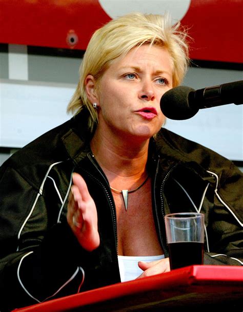 Og når ho fram med frieriet sitt til trygve? Pin by John Jansen on Siv Jensen | Hotties, Jensen, Content