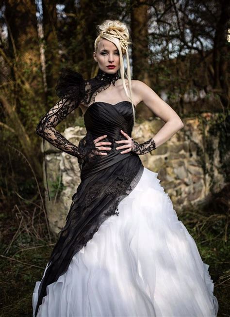 Schwarzes gothic brautkleid in viktorianischem gothic brautmode feist style s blog. 11 best Ausgefallene Brautmode und extravagante ...