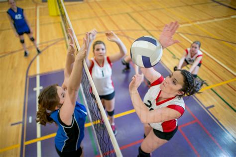 Per definire, a grandi linee, la fisionomia del gioco della pallavolo, di seguito vengono descritte in breve alcune regole tecniche. 6 benefici della pallavolo