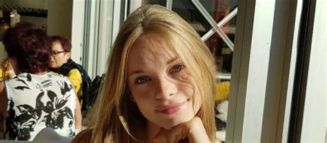 Mylène farmer — regrets 05:13. PHOTOS - Qui est Julia, la nouvelle « lolita » de Mylène ...