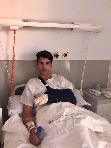 A unique good looking guy that cares about his friends, is very emotional, quiet, and a creative thinker that's always outside the box. El torero Jairo Miguel intervenido en el Hospital ...