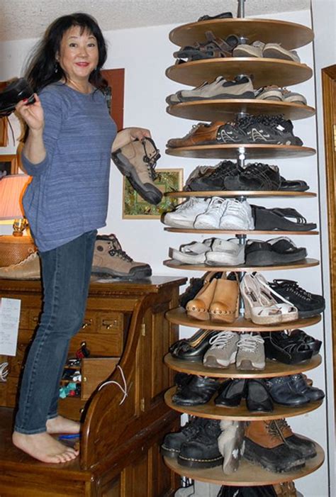 Organizador de madera para zapatos diy. Tutorial for Carousel Shoe Rack for the closet or wherever ...