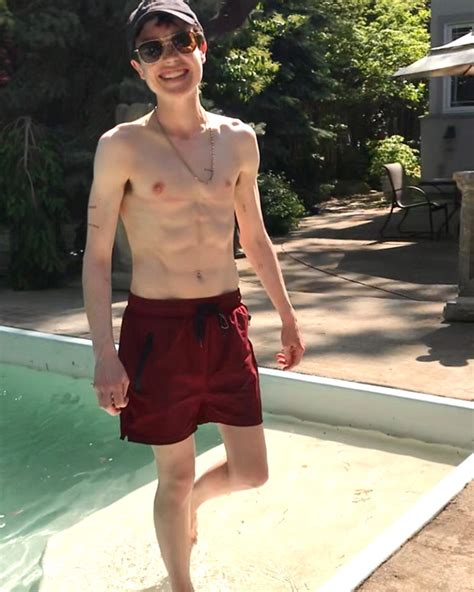 Elliot page was born in halifax, nova scotia to martha philpotts, a teacher, and dennis page, a graphic designer. Elliot Page shares radiant shirtless picture, says 'trans ...