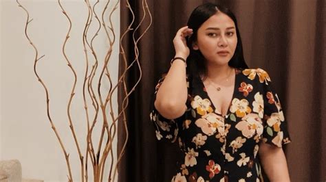 Check spelling or type a new query. Biodata Mutia Ayu, Lengkap Umur dan Agama, Istri Mendiang ...