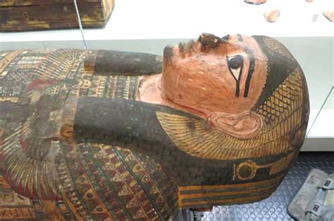 A história peculiar da múmia Takabuti, esfaqueada há 2.600 anos ...