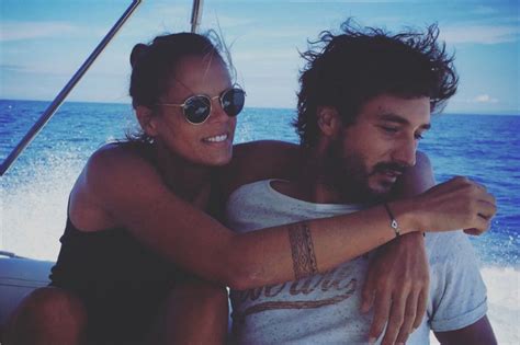 Pokora et michael youn, c'est laure manaudou qui s'est jetée dans le grand bain et a courageusement mis ses. Laure Manaudou et Jérémy Frérot - Ils vivent leur amour au ...