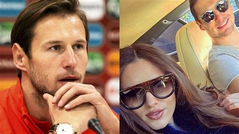 Grzegorz krychowiak (ˈɡʐɛɡɔʐ krɨˈxɔvjak ( listen); Grzegorz Krychowiak już na wakacjach po mundialu. Pokazał ...