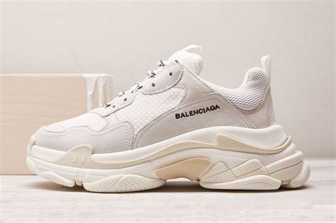 Katso, millaisia toimintoja sivua hallinnoivat ja sisältöä julkaisevat ihmiset tekevät. Kaufen Balenciaga Triple S Sneaker Schuhe Shop ...