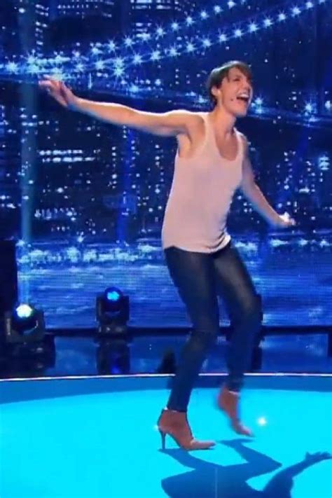 Alessandra Sublet danse sans soutien-gorge dans l'émission ...