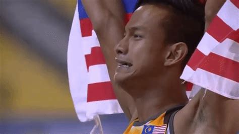 Mohamad ridzuan mohamad puzi of malaysia celebrates after winning the gold medal in the 100m in rio de janeiro during the paralympics in 2016. Watch This Incredible Malaysian Paralympic Sprinter Slay ...