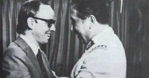 Most of chile's rich families loved him, since rich and beautiful people know what is good. Jaime Guzmán junto a Augusto Pinochet - Memoria Chilena ...