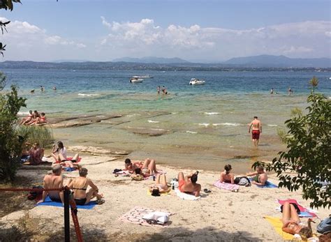 It's quite a hike to get there. Giamaica Beach - Foto di Jamaica Beach, Sirmione - TripAdvisor