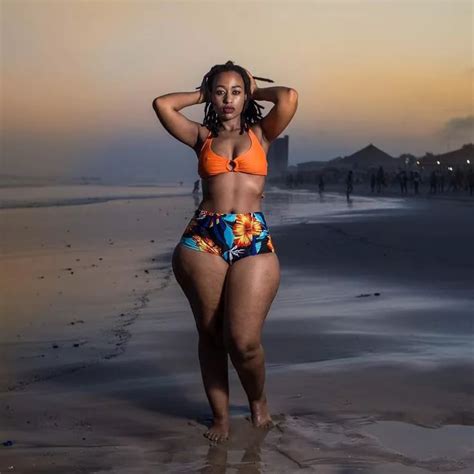 Wasmo soomaali naag dabada laga wasayo. Mpho Khati is a South African model with wide hips. - Plus ...