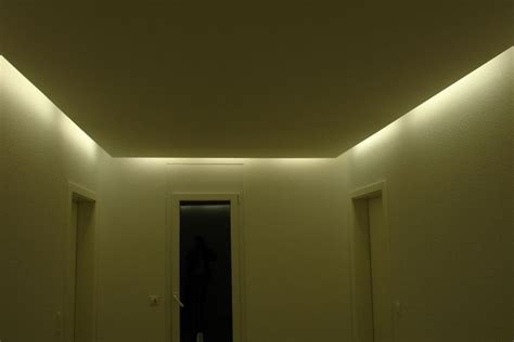 Indirektes licht an wand und decke. Indirekte beleuchtung decke selber bauen | Hause ...