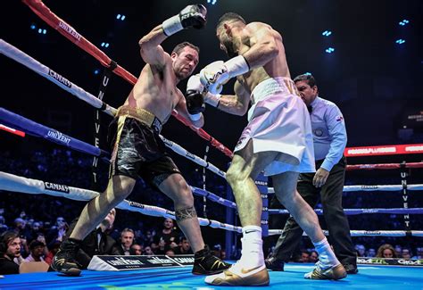 Édouard philippe boxe avec georges « tino » ory à angers sur le ring d'angers boxing club. Edouard Philippe copieusement sifflé à Bercy lors d'un ...