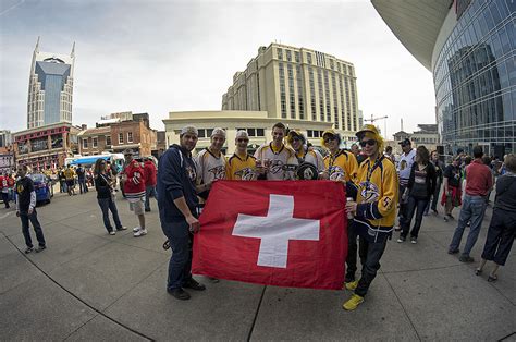 2 hopp , ein glas bier! Sport: Hopp, Schwiiz ... Foto & Bild | erwachsene, fans ...