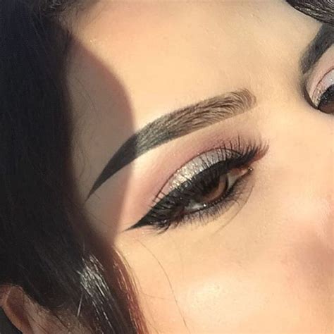 Use your brow scissors to trim only the longest hairs. adb29e422c12d78225273b45e1657f85.jpg (640×640) | Makeup ...