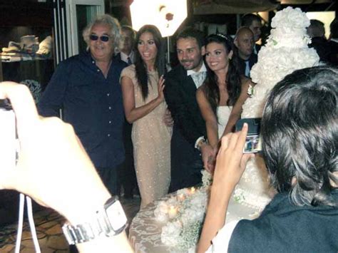 La showgirl calabrese, in queste ultime settimane, è finita al centro del chiacchiericcio per un presunto nuovo fidanzamento. Oggi Sposi blog: MATRIMONIO MARZIA GREGORACI e Antonio ...