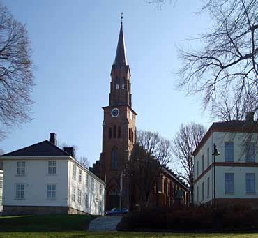 The town has about 56,000 inhabitants (2020). Arkitekturhistorie - Tønsberg Domkirke