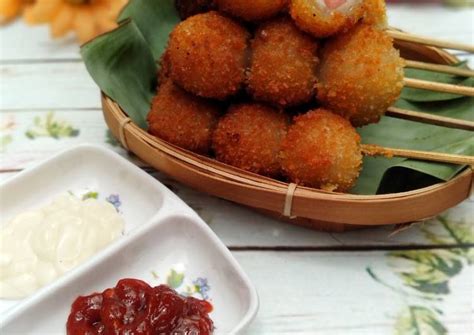 Untuk bisa merasakan kenikmatan dari cilok, jangan lupa menyiapkan sambal bawang, sambal kacang, saus, dan kecapnya ya! Resep Cilok Crispy Isi Keju - 12 Cara Membuat Cilok Krispy ...