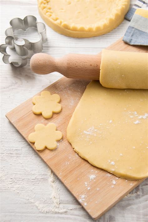 La pasta frolla milano è un impasto molto usato nei forni per realizzare biscotti e crostate croccanti la pasta frolla milano è pronta, compattarla a formare un panetto quindi appiattirla su un foglio di. Frolla Milano | Ricetta | Ricette, Ricette dolci, Idee ...