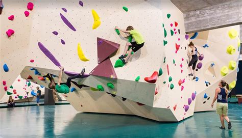 De studio is voorzien van een laminaat vloer en gordijnen. Maastricht krijgt eerste boulderhal - De Limburger