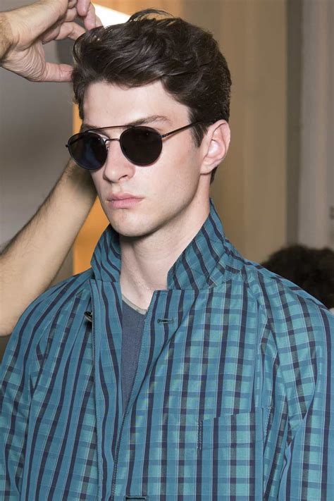 Check spelling or type a new query. Cara Memilih Perawatan Rambut untuk Pria