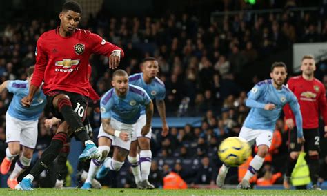 Dia meminta penggawa the red devils untuk membantu fernandes, terkhusus di laga derby menghadapi manchester city. Man City vs Manchester United 1-2 Highlights & Goals - 7.12.2019