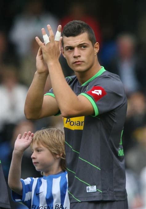 Arsene wenger mendatangkannya dari borussia. Granit Xhaka hairstyle and haircuts pictures