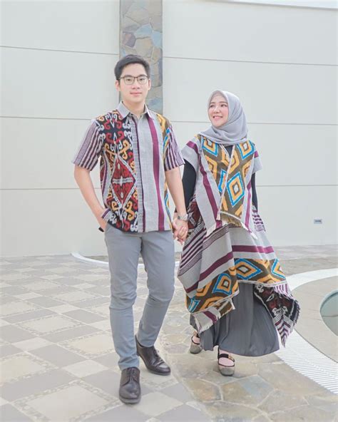 Ootd hijab casual 2021 simple outfit pastel outfit boyish outfit ootd pergi hangout aesthetic. OOTD Kondangan Couple ala Selebgram Hijab Ayu Indriati ...