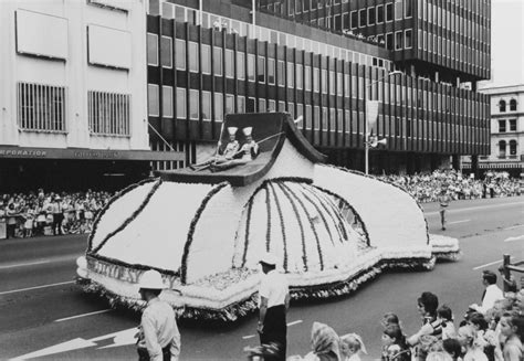 Compiled by the city historian for the city of sydney's history week 2016 event. Waratah Spring Festival parade, George Street Sydney, 1971 ...