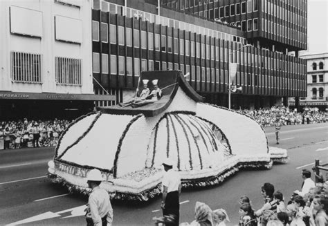 The copies reproduced here are from the city of sydney archives and these have been digitised and made available as part of the online historical atlas of sydney. Waratah Spring Festival parade, George Street Sydney, 1971 ...