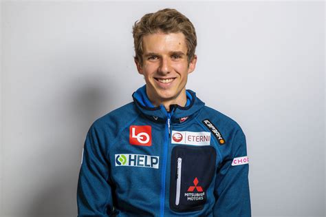Norweg był najlepszy w klingenthal i powiększył swoją przewagę w klasyfikacji generalnej do 389 punktów nad markusem eisenbichlerem. A-landslag menn
