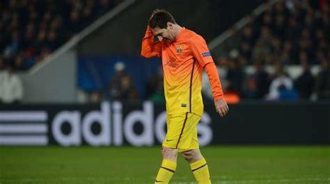 Psg confirmed the signing by sharing a teasing video on social media, containing messi's argentina shirt and six ballon d'or awards. BARCELONA - PSG. Leo Messi strzela karne robotowi i ...