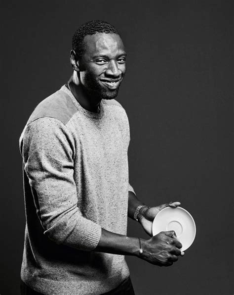 Omar sy sera bientôt à l'affiche au cinéma. Omar Sy im Foto-Interview - SZ Magazin