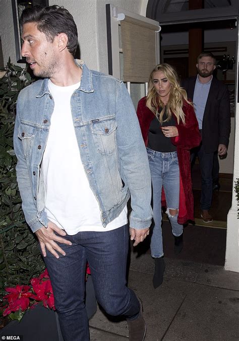 Jun 01, 2021 · note: Petra Ecclestone flashes her diamond engagement ring ...