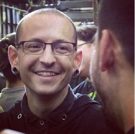 Discover more posts about chester bennington gif. 🎤~Chester Bennington~Love his Smile!😀 | Linkin park ...