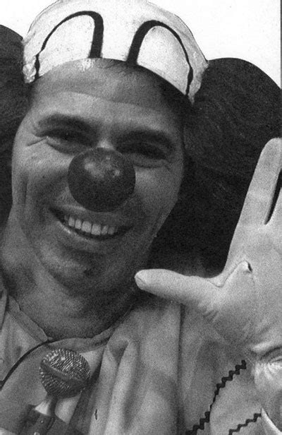 Nesta semana, celso portiolli anunciou que vai assumir o comando da nova edição do show do. Jovem Crente Diferente : SILVIO SANTOS VESTIDO DE BOZO!