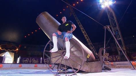 How to reduce bloating after flying: Human cannonball breaks legs as stunt misfires | ITV News