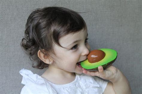 Karena alpukat mentega yang baik untuk dikonsumsi biasanya memiliki permukaan kulit yang halus dan mulus tanpa ada retak. Daftar Buah yang Baik untuk Dikonsumsi Anak