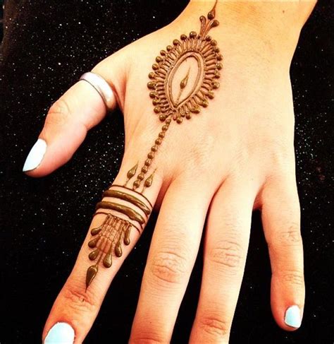 Well then try this henna mehendi design which follows two different. Ring Mehndi Design: 15 Sexy Ring Mehndi Designs For Your ...