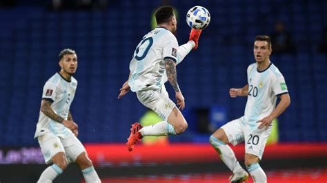 Argentina and paraguay remained undefeated in world cup qualifying in conmebol after messi later hit the crossbar on a dangerous free kick but ultimately argentina couldn't find a second goal. Messi vs. Paraguay: impreciso, líder y caliente con el ...