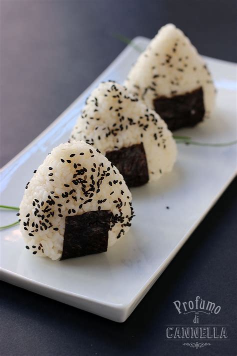 Polpetta di riso giapponese utilizza diversi dispositivi. Onigiri - la ricetta per preparare a casa le polpette di ...