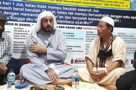Ali saleh muhammad ali jaber atau syekh ali jaber adalah seorang pendakwah dan ulama asal madinah yang berkewarganegaraan indonesia. Dijenguk Mahfud MD, Syekh Ali Jaber Titip Pesan Ini ke ...