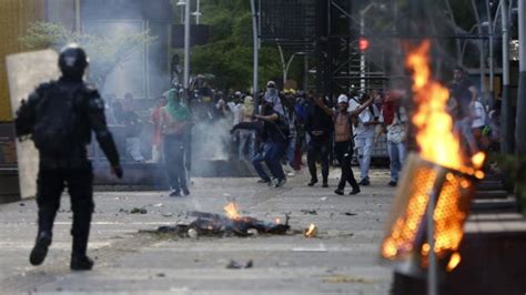 Thousands of colombians are protesting government corruption, inequality, and police brutality at mass demonstrations, resulting in why global citizens should care. Colombia protests: Clashes as more than 200,000 ...