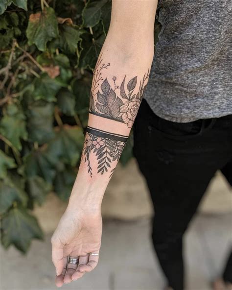 The torso area is a good option for a hidden tattoo, as you can easily cover up this area as needed. Pin by Shaina Snodgrass on Tatuagens in 2020 | Forearm band tattoos, Ankle band tattoo, Arm band ...